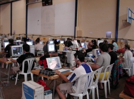 20060609083236-lan-party-gines05.jpg