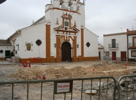 20060807142145-obras-iglesia-bormujos.jpg