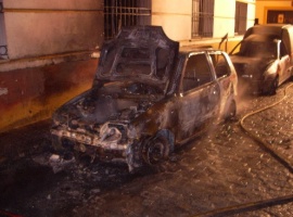 20061211185314-quema-coches-castilleja.jpg