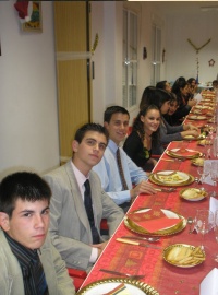 20061219200035-cena-joven-mairena.jpg