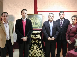 20070213175025-corona-virgen-dolores-gines.jpg
