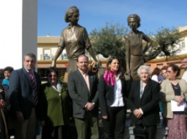 20070309191811-monumento-aceitunera-bollullos.jpg