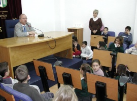 20070309192305-escolares-ayto-gines.jpg