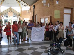 20070919181329-protesta-padres-bormujos07.jpg