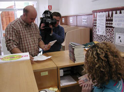20071122200215-regalo-musica-biblioteca-gines.jpg