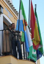 20071207175345-bandera-gelves-ayto.jpg