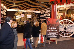 20071213203031-stand-protesta-espartinas-fibes07.jpg