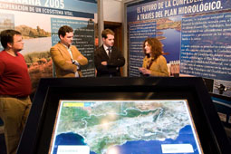 20080408193933-exposicion-guadalquivir-mairena08.jpg