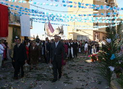 20080412141002-procesion-su-majestad-umbrete2.jpg